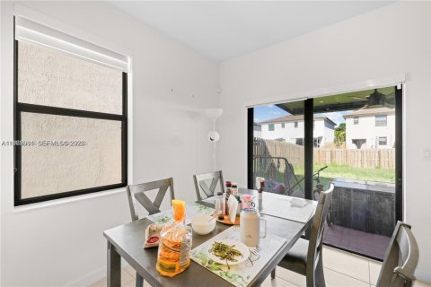 House in Homestead, Florida 3 bedrooms, 153.38 sq.m. № 2030738 - photo 11