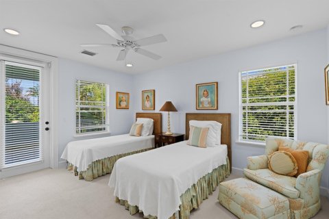 House in West Palm Beach, Florida 4 bedrooms, 392.88 sq.m. № 2146633 - photo 16