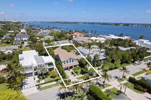 House in West Palm Beach, Florida 4 bedrooms, 392.88 sq.m. № 2146633 - photo 3