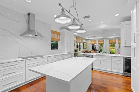 House in West Palm Beach, Florida 4 bedrooms, 392.88 sq.m. № 2146633 - photo 8