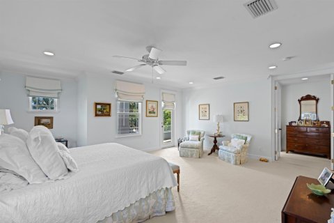 House in West Palm Beach, Florida 4 bedrooms, 392.88 sq.m. № 2146633 - photo 21