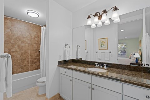 House in West Palm Beach, Florida 4 bedrooms, 392.88 sq.m. № 2146633 - photo 15