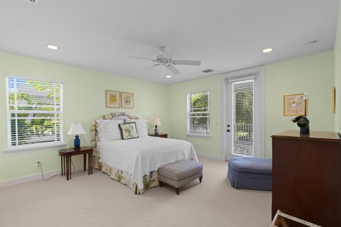 House in West Palm Beach, Florida 4 bedrooms, 392.88 sq.m. № 2146633 - photo 14