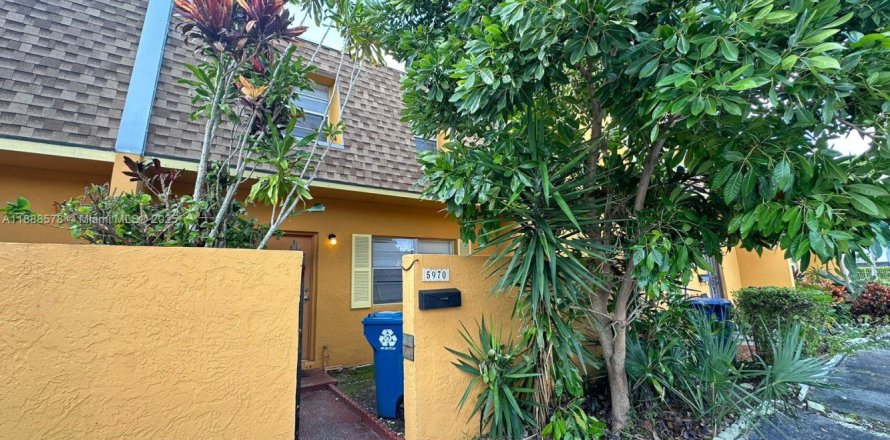 Таунхаус в Санрайз, Флорида 2 спальни, 114.83м2 № 1942429