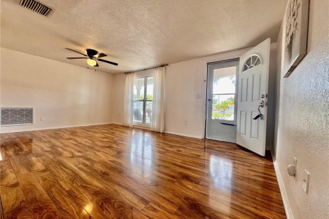 House in New Port Richey, Florida 3 bedrooms, 99.22 sq.m. № 1791503 - photo 5