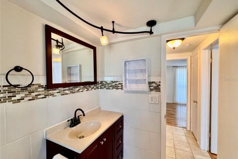 House in New Port Richey, Florida 3 bedrooms, 99.22 sq.m. № 1791503 - photo 13