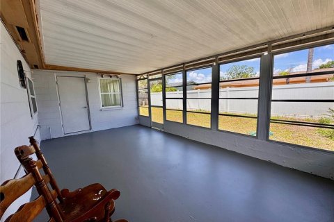 House in New Port Richey, Florida 3 bedrooms, 99.22 sq.m. № 1791503 - photo 25