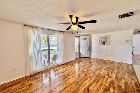 House in New Port Richey, Florida 3 bedrooms, 99.22 sq.m. № 1791503 - photo 6