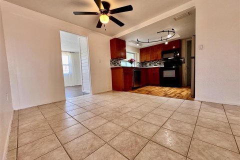 House in New Port Richey, Florida 3 bedrooms, 99.22 sq.m. № 1791503 - photo 8