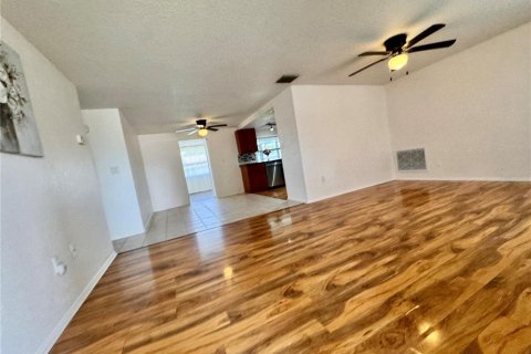 House in New Port Richey, Florida 3 bedrooms, 99.22 sq.m. № 1791503 - photo 4
