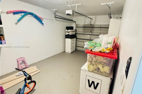 Villa ou maison à louer à Pembroke Pines, Floride: 3 chambres, 121.14 m2 № 2025970 - photo 29