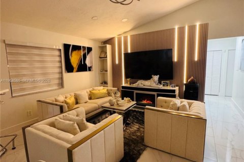 Villa ou maison à louer à Pembroke Pines, Floride: 3 chambres, 121.14 m2 № 2025970 - photo 6