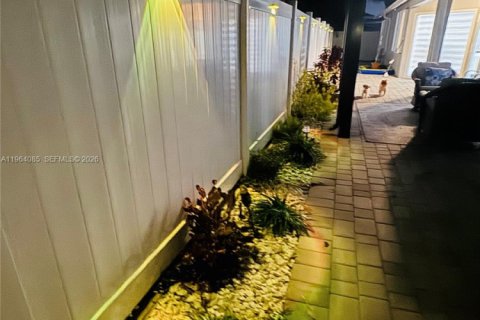 Villa ou maison à louer à Pembroke Pines, Floride: 3 chambres, 121.14 m2 № 2025970 - photo 28