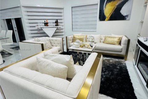 Villa ou maison à louer à Pembroke Pines, Floride: 3 chambres, 121.14 m2 № 2025970 - photo 8