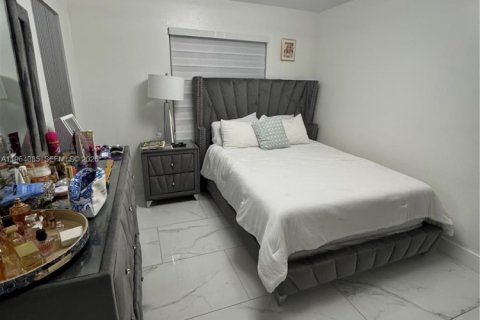 Villa ou maison à louer à Pembroke Pines, Floride: 3 chambres, 121.14 m2 № 2025970 - photo 18