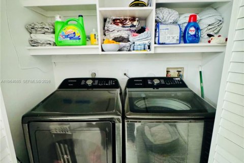 Villa ou maison à louer à Pembroke Pines, Floride: 3 chambres, 121.14 m2 № 2025970 - photo 30