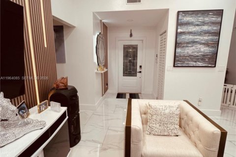 Villa ou maison à louer à Pembroke Pines, Floride: 3 chambres, 121.14 m2 № 2025970 - photo 5