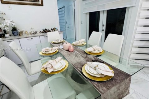 Villa ou maison à louer à Pembroke Pines, Floride: 3 chambres, 121.14 m2 № 2025970 - photo 11