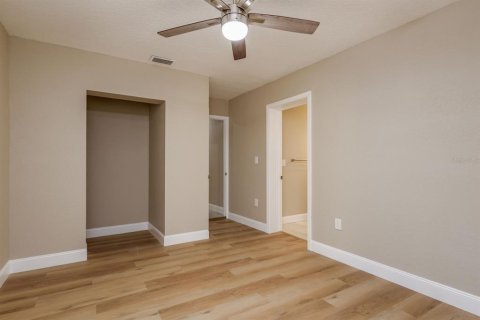 House in Palm Harbor, Florida 5 bedrooms, 389.07 sq.m. № 2118207 - photo 20