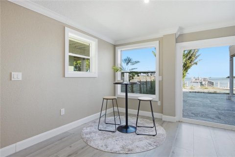 House in Palm Harbor, Florida 5 bedrooms, 389.07 sq.m. № 2118207 - photo 9