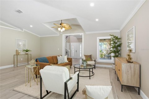 House in Palm Harbor, Florida 5 bedrooms, 389.07 sq.m. № 2118207 - photo 12