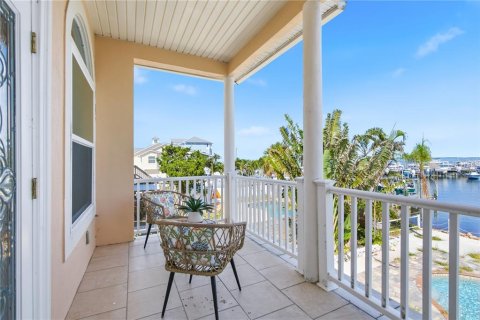 House in Palm Harbor, Florida 5 bedrooms, 389.07 sq.m. № 2118207 - photo 29