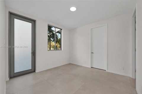 House in Miami, Florida 6 bedrooms, 497.03 sq.m. № 2185499 - photo 30