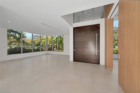 House in Miami, Florida 6 bedrooms, 497.03 sq.m. № 2185499 - photo 9