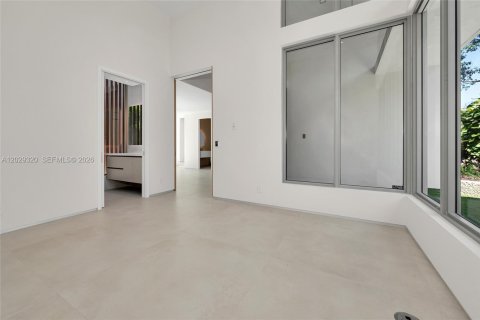 House in Miami, Florida 6 bedrooms, 497.03 sq.m. № 2185499 - photo 20
