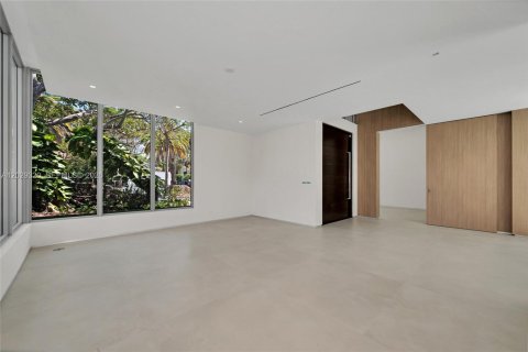 House in Miami, Florida 6 bedrooms, 497.03 sq.m. № 2185499 - photo 15