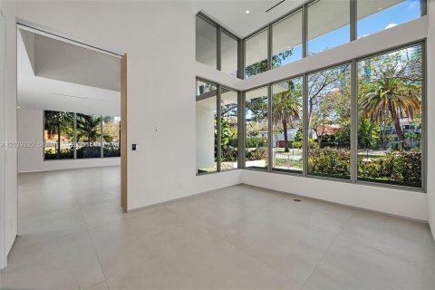 House in Miami, Florida 6 bedrooms, 497.03 sq.m. № 2185499 - photo 16