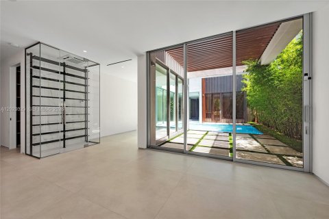 House in Miami, Florida 6 bedrooms, 497.03 sq.m. № 2185499 - photo 28