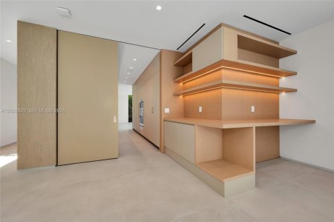 House in Miami, Florida 6 bedrooms, 497.03 sq.m. № 2185499 - photo 27
