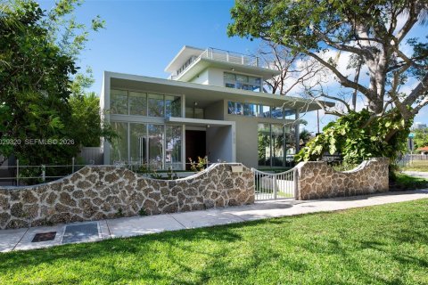 House in Miami, Florida 6 bedrooms, 497.03 sq.m. № 2185499