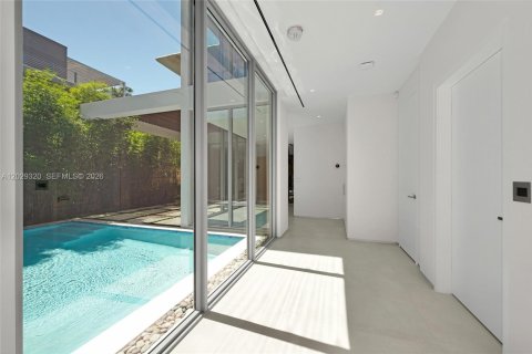 House in Miami, Florida 6 bedrooms, 497.03 sq.m. № 2185499 - photo 23