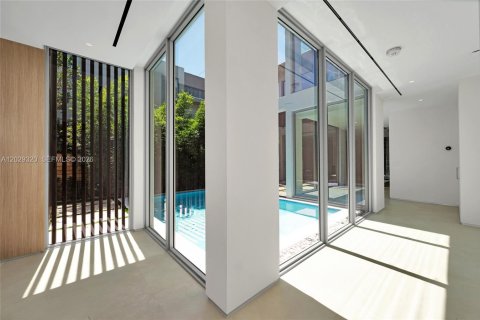 House in Miami, Florida 6 bedrooms, 497.03 sq.m. № 2185499 - photo 22
