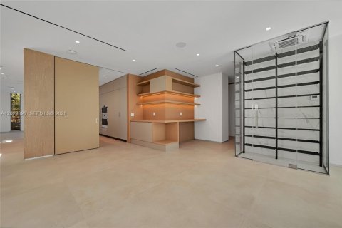 House in Miami, Florida 6 bedrooms, 497.03 sq.m. № 2185499 - photo 26