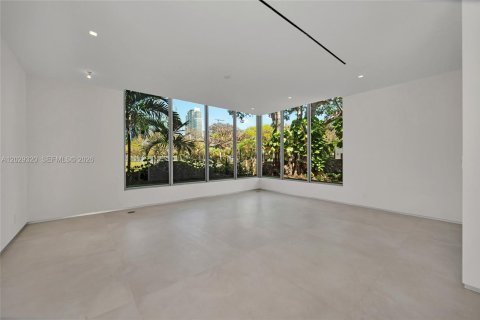 House in Miami, Florida 6 bedrooms, 497.03 sq.m. № 2185499 - photo 11