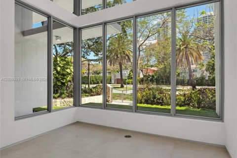 House in Miami, Florida 6 bedrooms, 497.03 sq.m. № 2185499 - photo 17