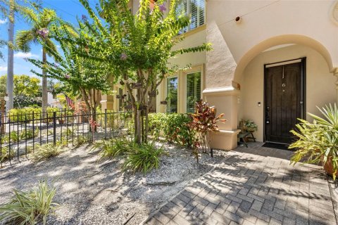 Adosado en venta en Tampa, Florida, 3 dormitorios, 199.93 m2 № 2226278 - foto 2