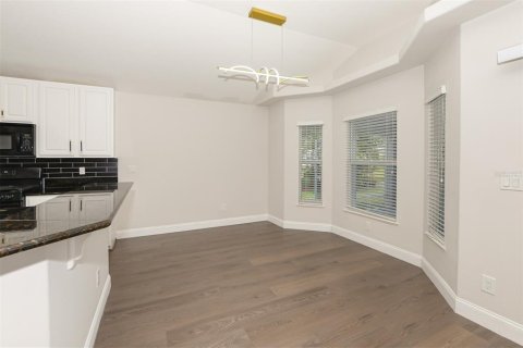 House in Vero Beach, Florida 4 bedrooms, 193.14 sq.m. № 1654762 - photo 10