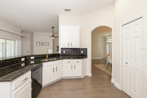 House in Vero Beach, Florida 4 bedrooms, 193.14 sq.m. № 1654762 - photo 14
