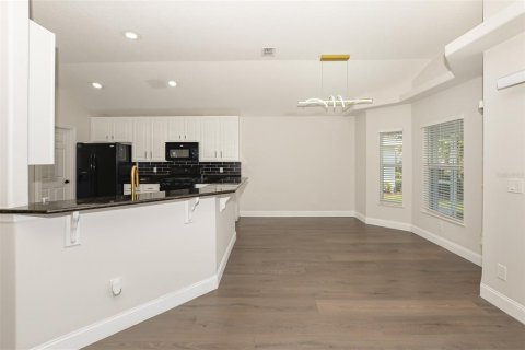 House in Vero Beach, Florida 4 bedrooms, 193.14 sq.m. № 1654762 - photo 9