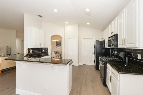 House in Vero Beach, Florida 4 bedrooms, 193.14 sq.m. № 1654762 - photo 13