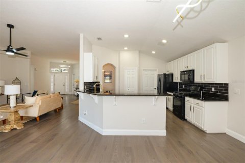 House in Vero Beach, Florida 4 bedrooms, 193.14 sq.m. № 1654762 - photo 12