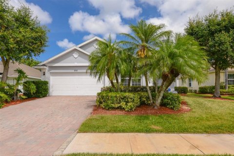 House in Vero Beach, Florida 4 bedrooms, 193.14 sq.m. № 1654762 - photo 2