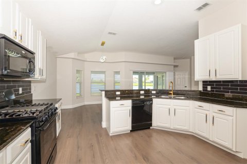 House in Vero Beach, Florida 4 bedrooms, 193.14 sq.m. № 1654762 - photo 16