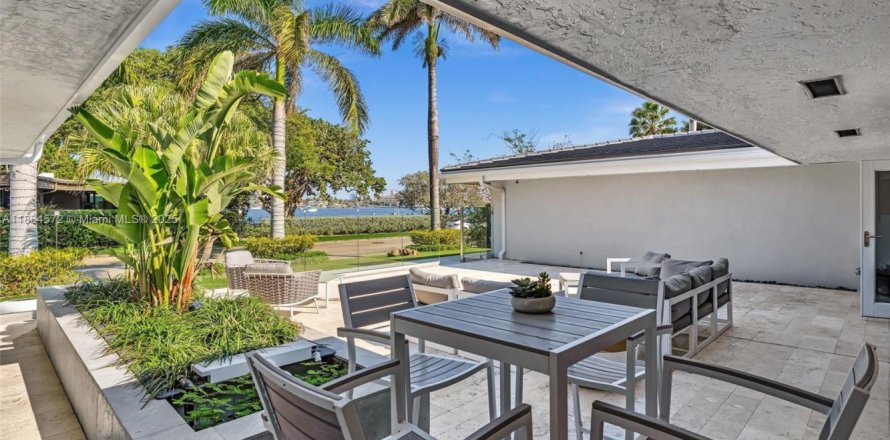 Villa ou maison à Hollywood, Floride 4 chambres, 378.86 m2 № 1892848