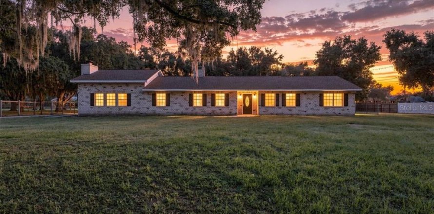 Villa ou maison à Plant City, Floride 5 chambres, 263.84 m2 № 2405426