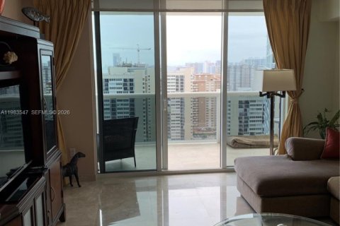 Condo in Hallandale Beach, Florida, 3 bedrooms  № 2053106 - photo 11